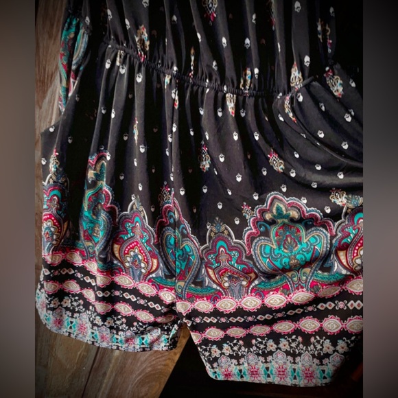 Boho styled romper with pockets - Picture 2 of 3